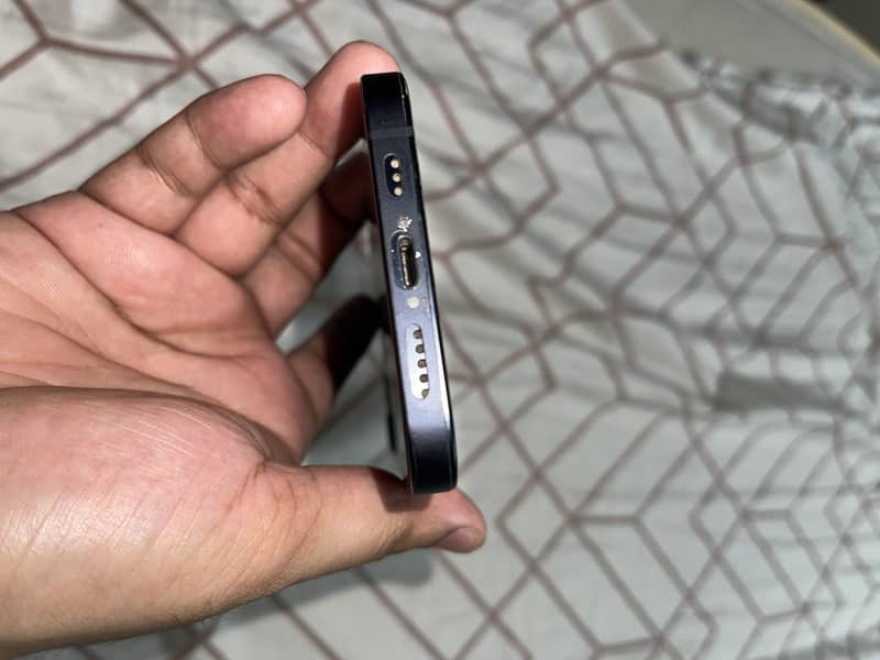 Apple iPhone 12 2