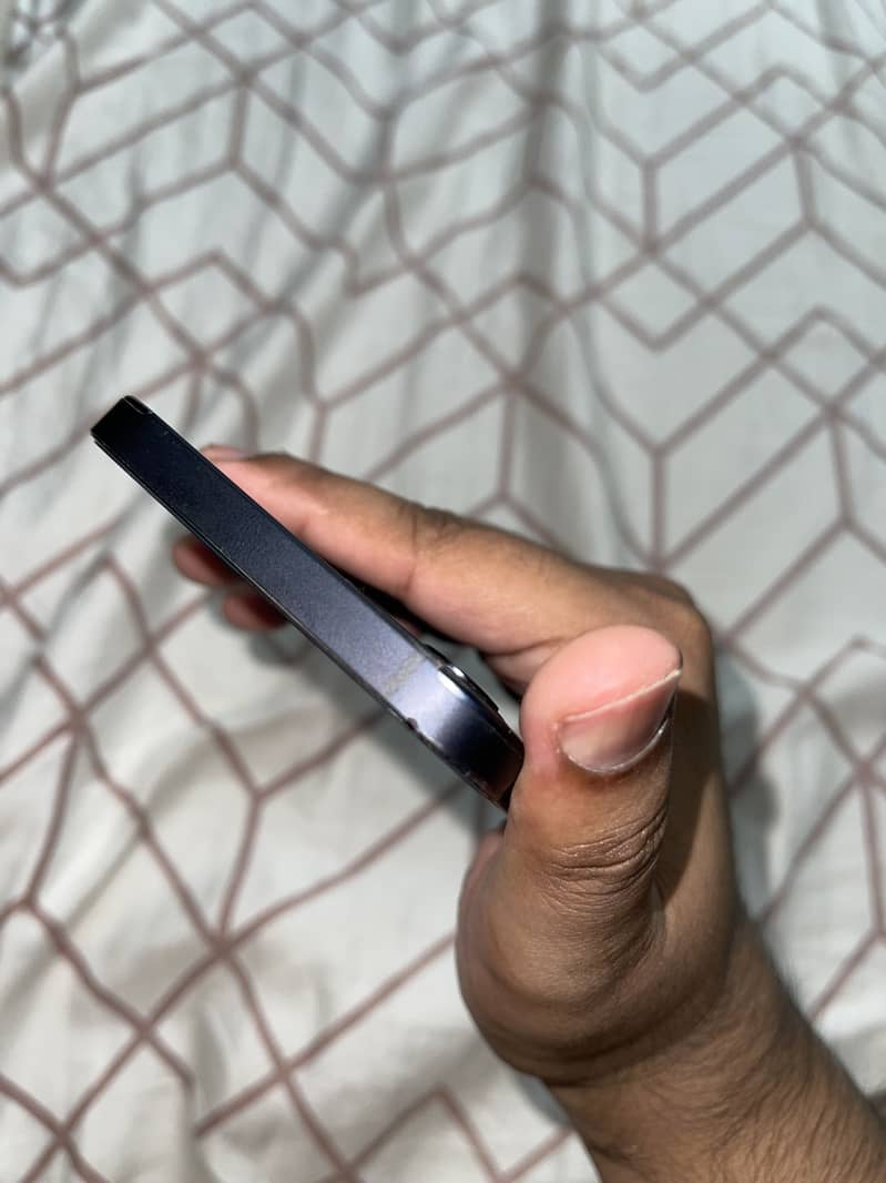 Apple iPhone 12 3