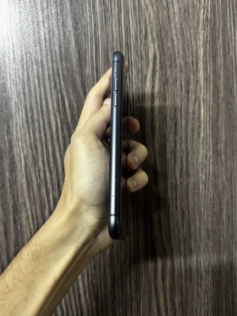 Apple iPhone 11 3