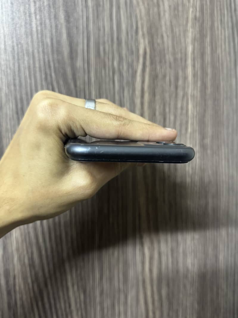 Apple iPhone 11 4