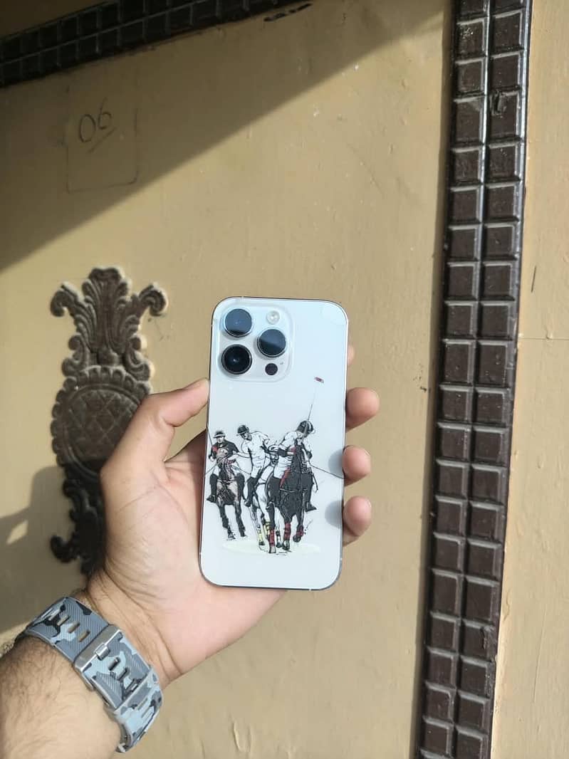 Apple iPhone 14 Pro 0