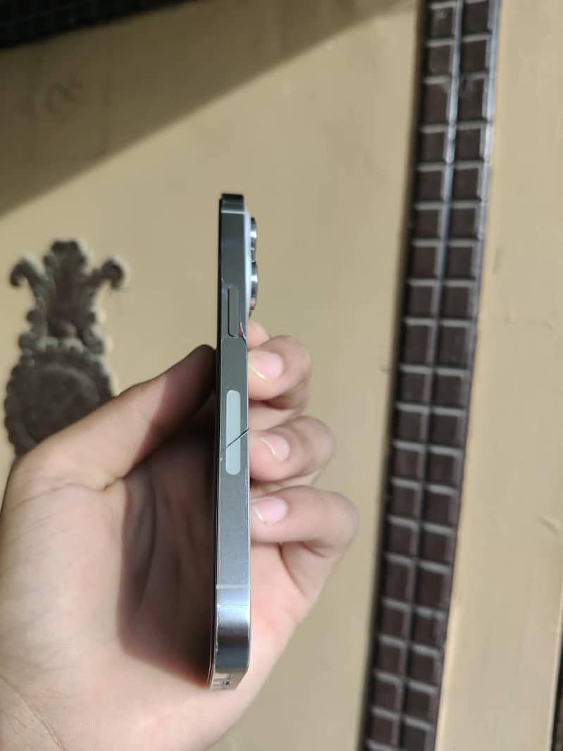 Apple iPhone 14 Pro 2