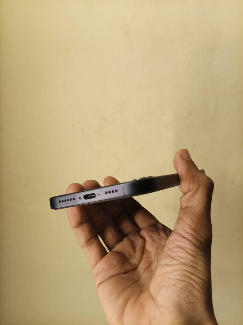 Apple iPhone 16 Plus jv mint condition 5