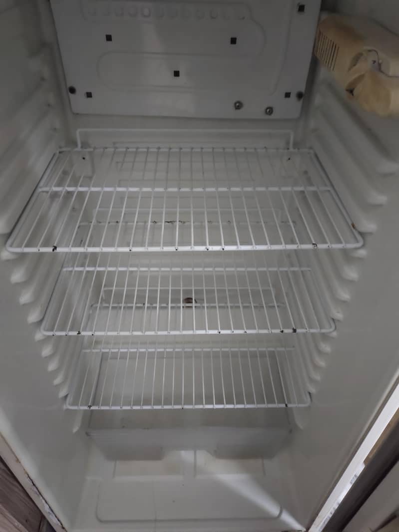 Dawlance medium size fridge 2