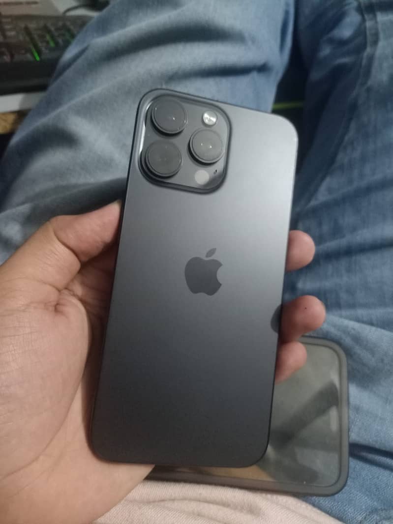 Apple iPhone 15 Pro Max 1