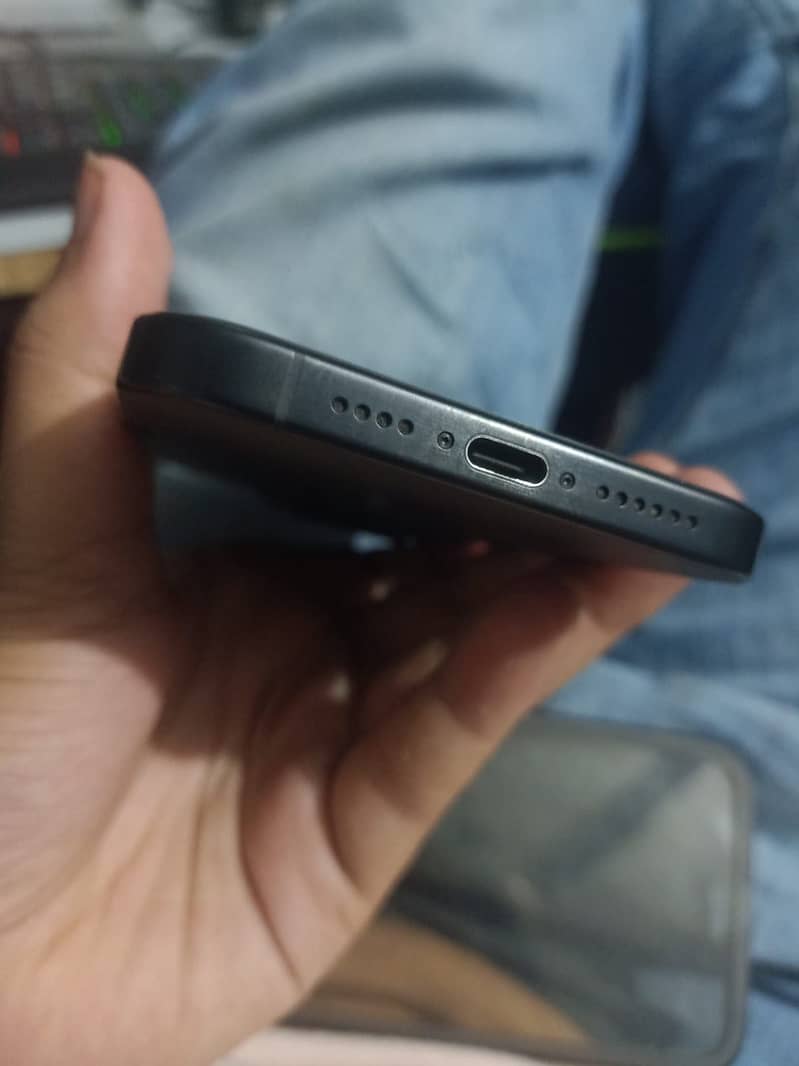 Apple iPhone 15 Pro Max 2