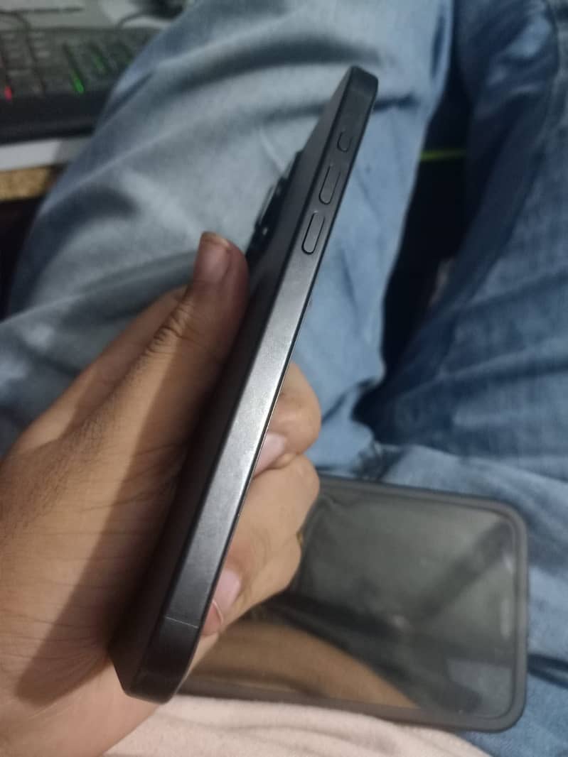 Apple iPhone 15 Pro Max 3