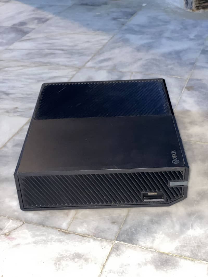 XBOX ONE 1TB 3