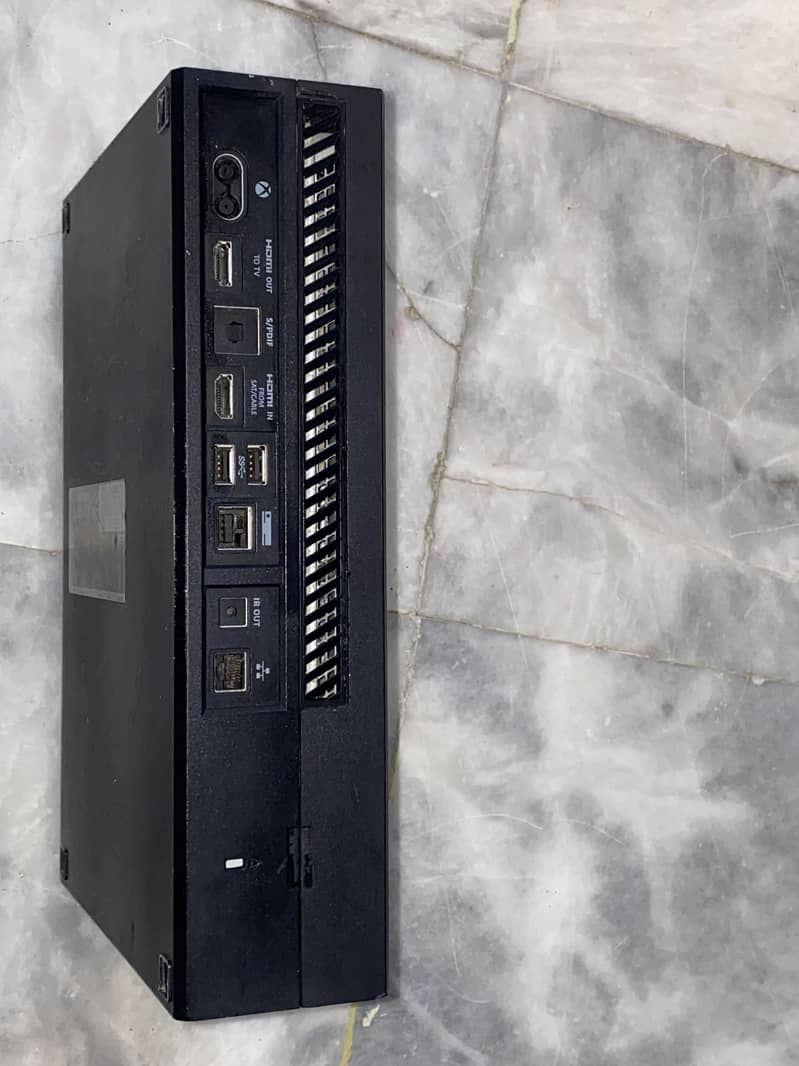 XBOX ONE 1TB 4