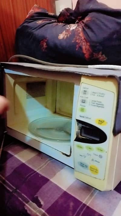 microwave oven