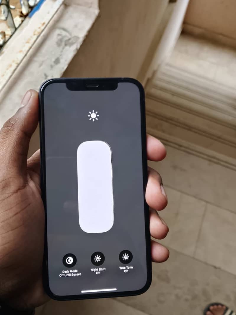 Apple iPhone 12 4