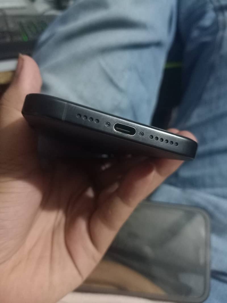 Apple iPhone 15 Pro Max 2