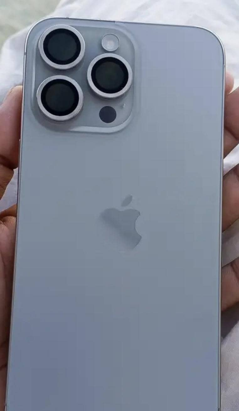 Apple iPhone 15 Pro Max 1