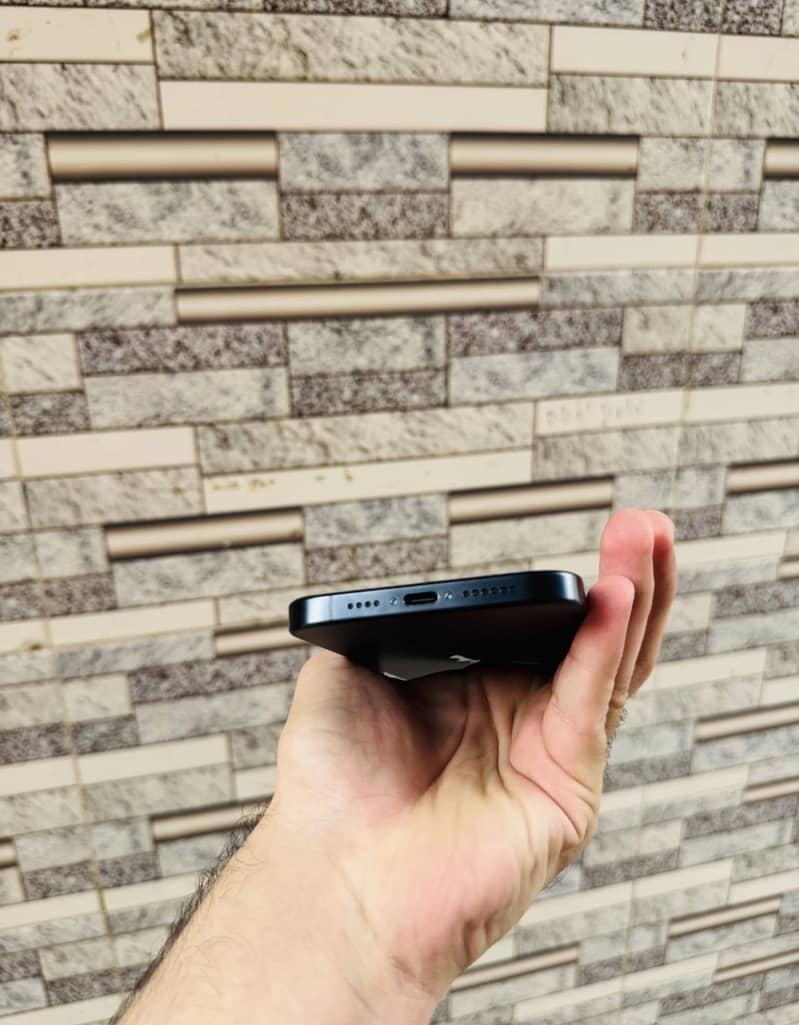 iPhone 15 Pro Max 2