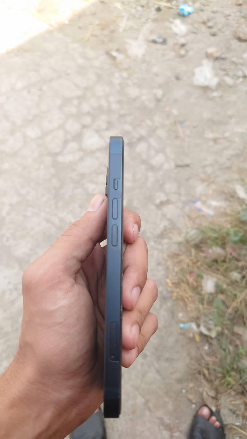 Apple iPhone 13 2