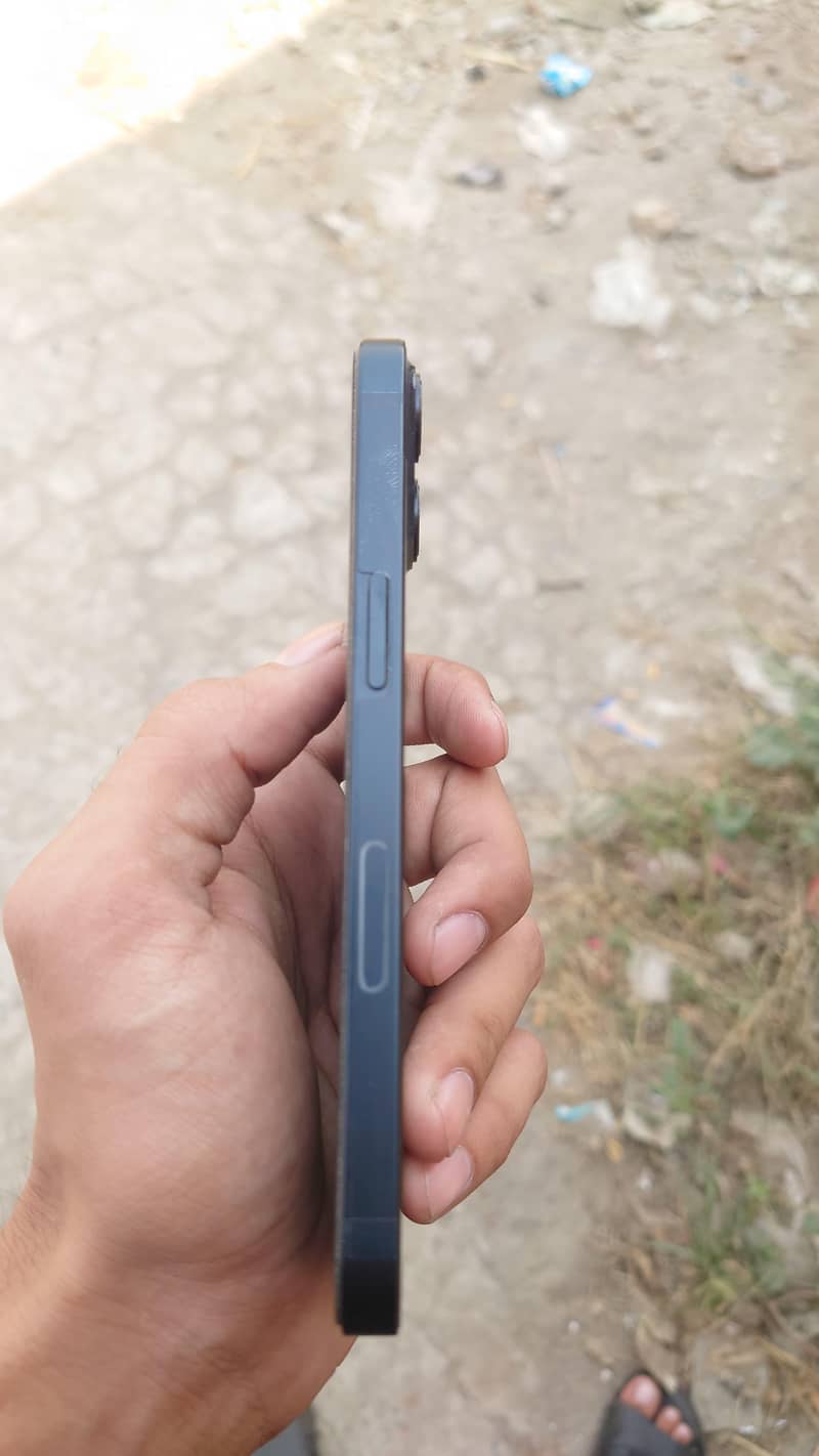 Apple iPhone 13 4