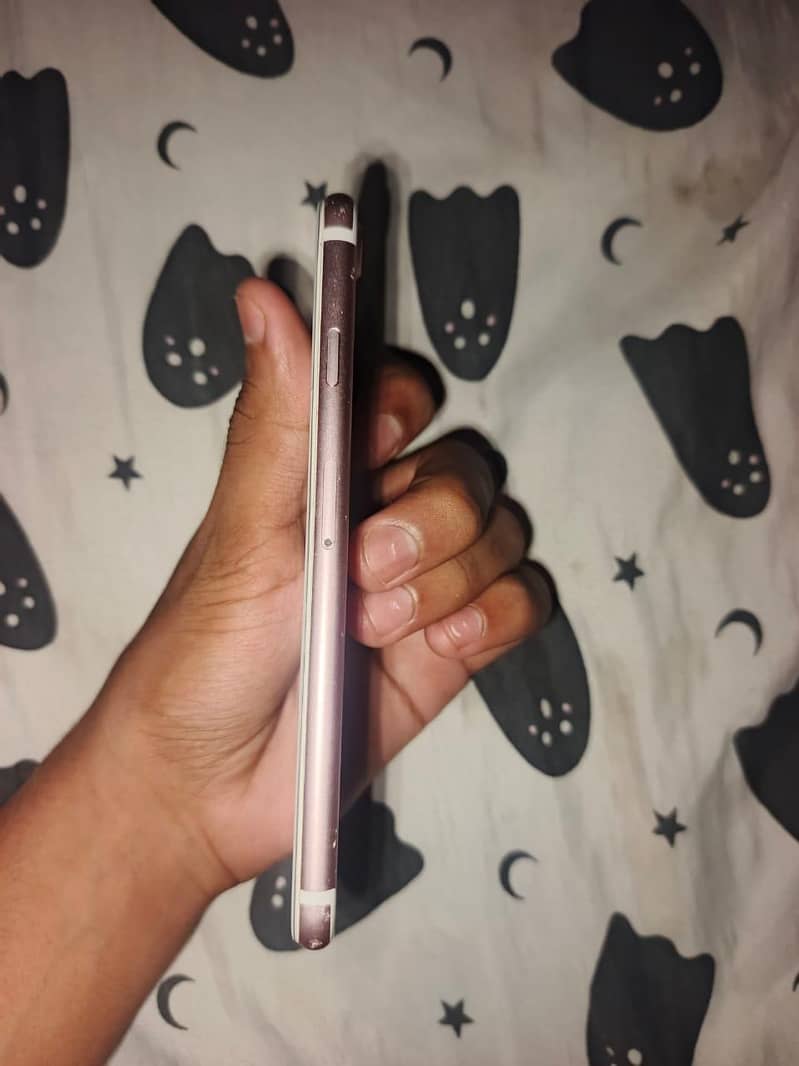 Apple iPhone 7 2