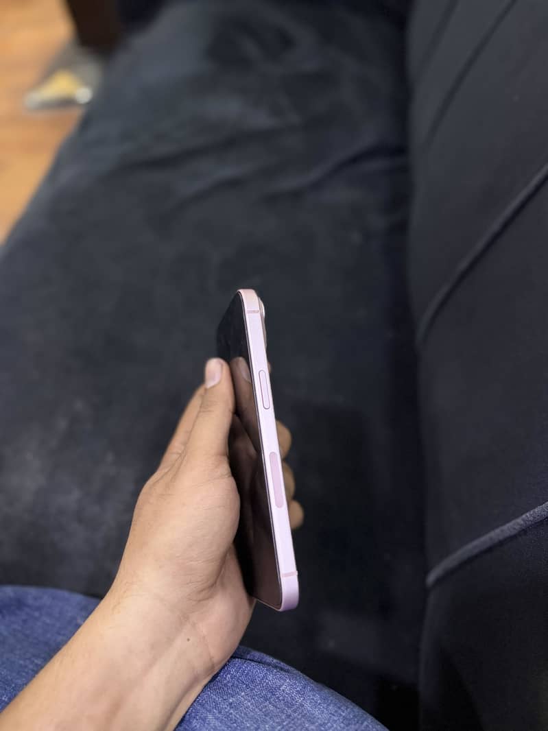 Apple iPhone 15 3