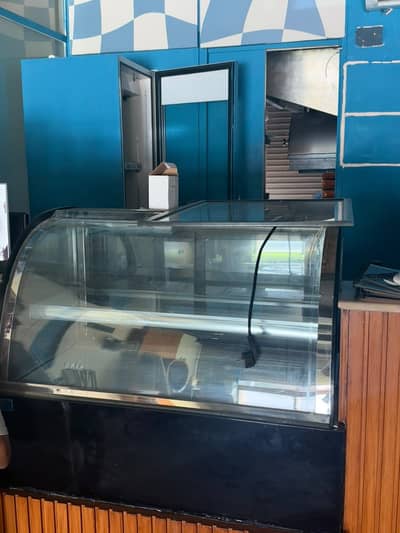 Cake chiller