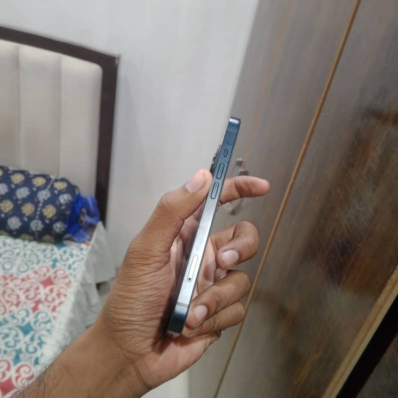 Apple iPhone 13 3