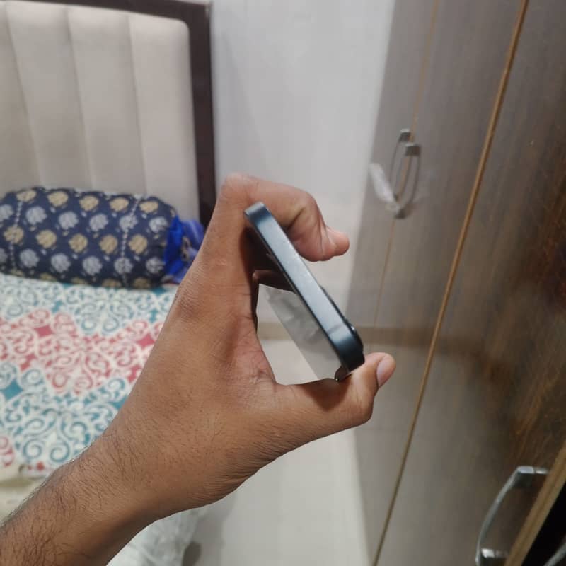 Apple iPhone 13 4