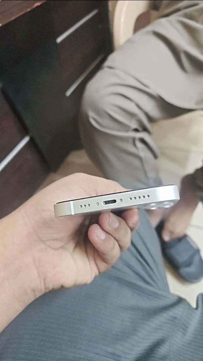 Apple iPhone 13 0