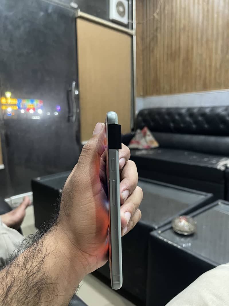Google Pixel 8 4