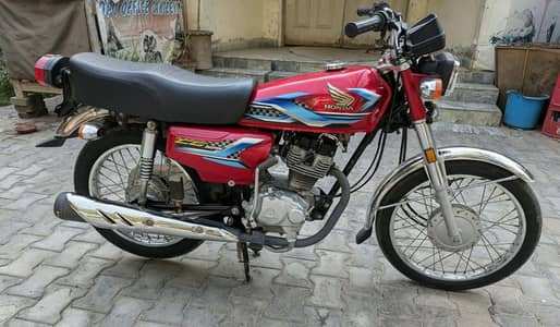 Condition 10/10 like brand new Koi aik skretch tk nahi hai
