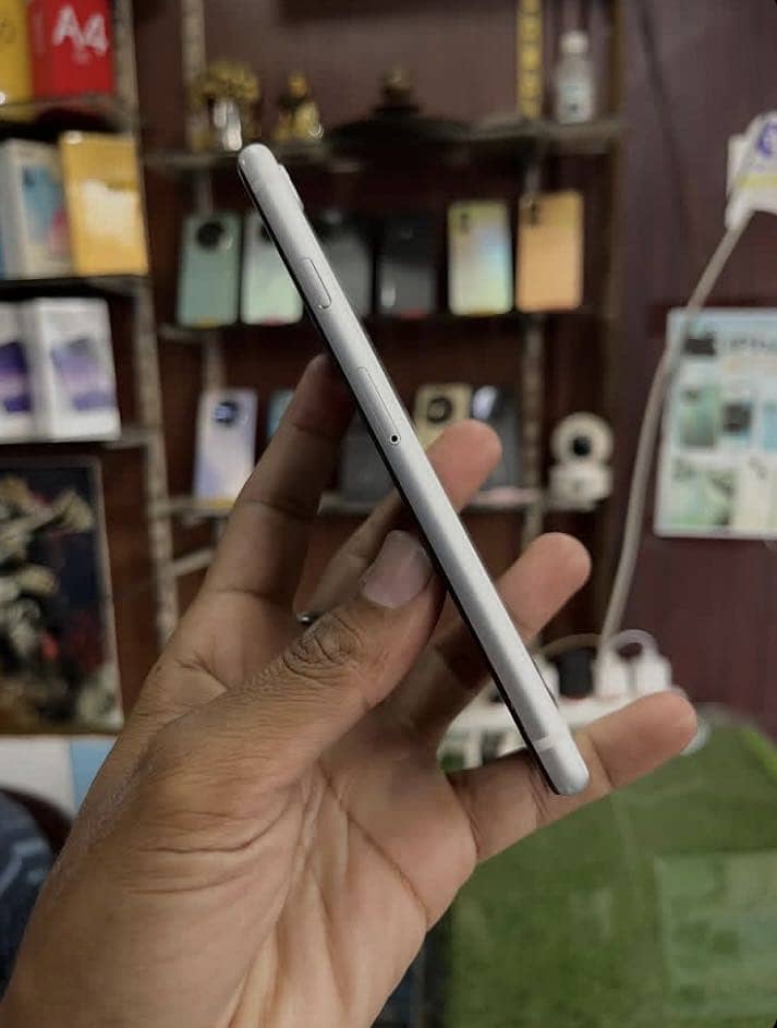 Apple iPhone SE 8