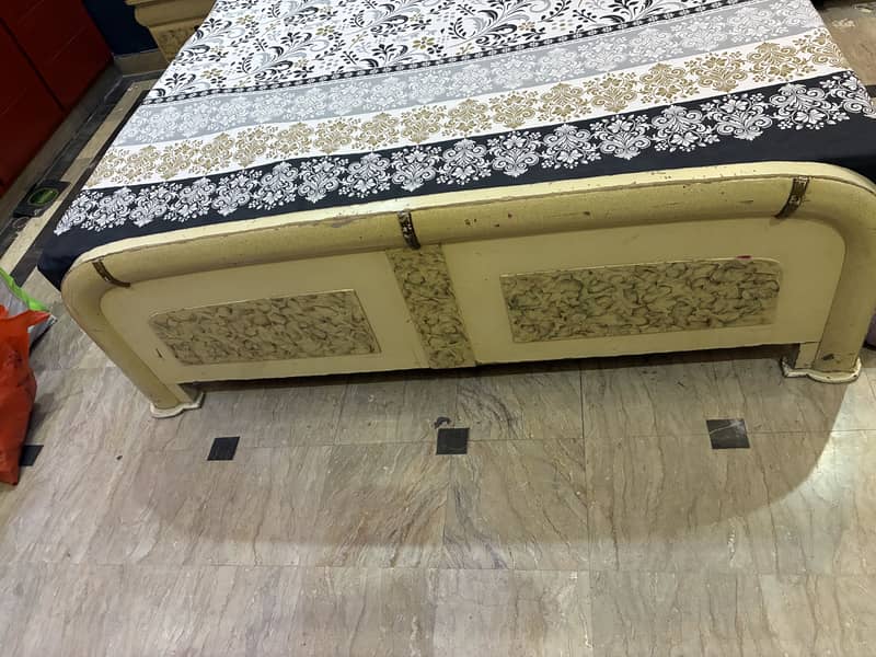 Deco bed with dressing table and 2 side table 1