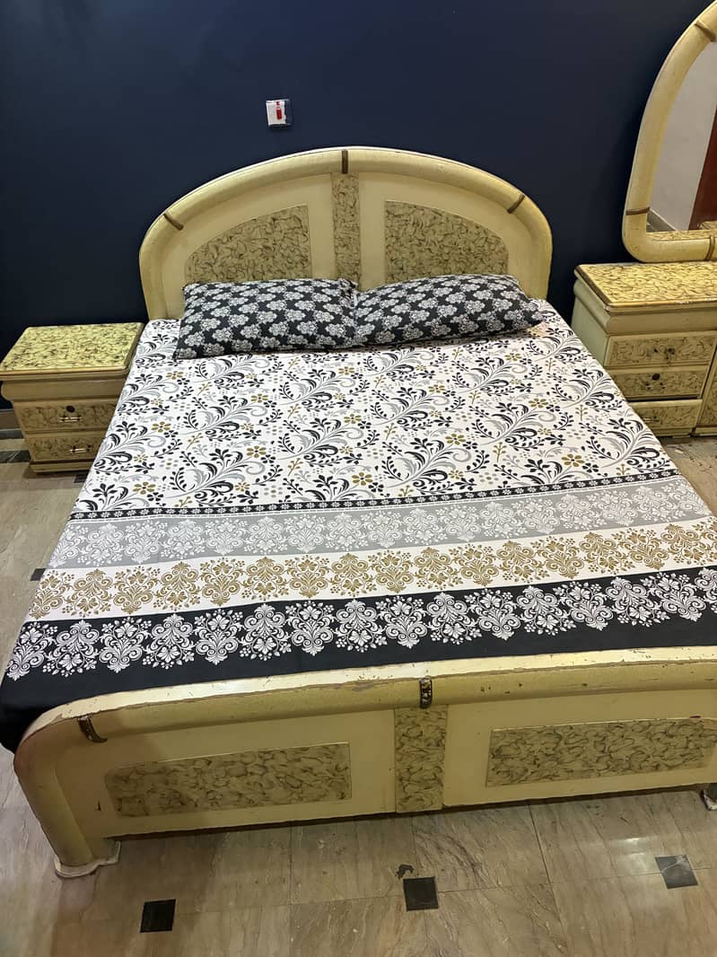 Deco bed with dressing table and 2 side table 2