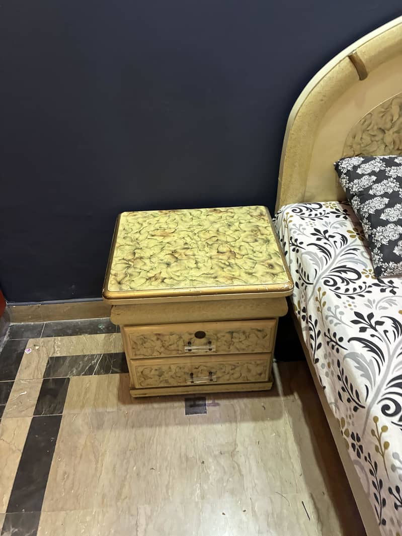 Deco bed with dressing table and 2 side table 3