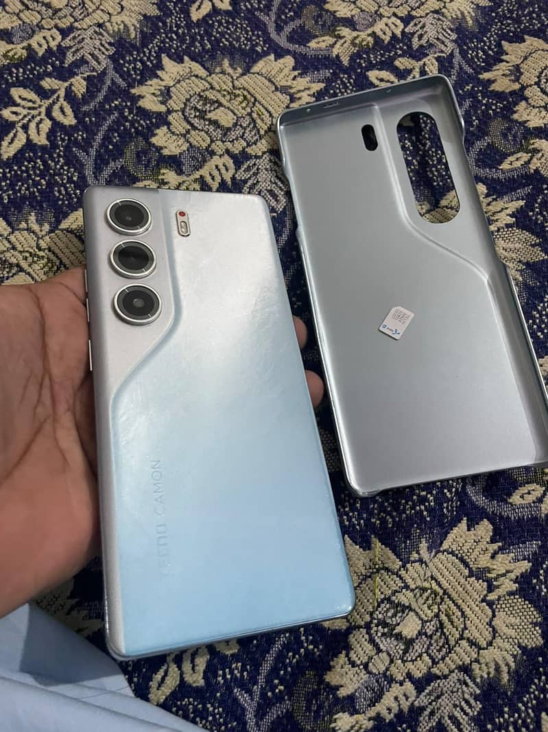 Tecno CAMON 40 Pro 1