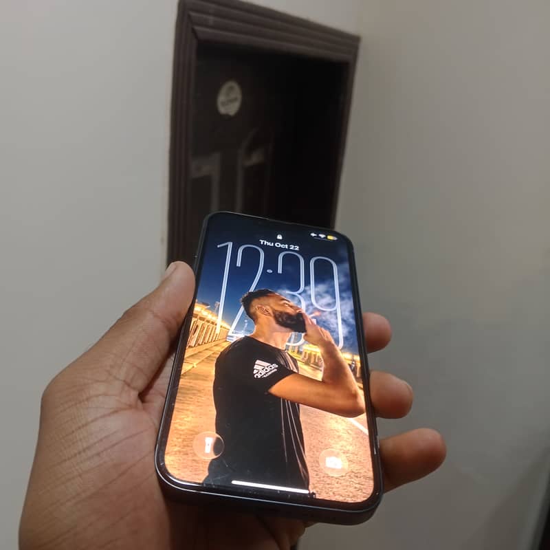 Apple iPhone 13 5