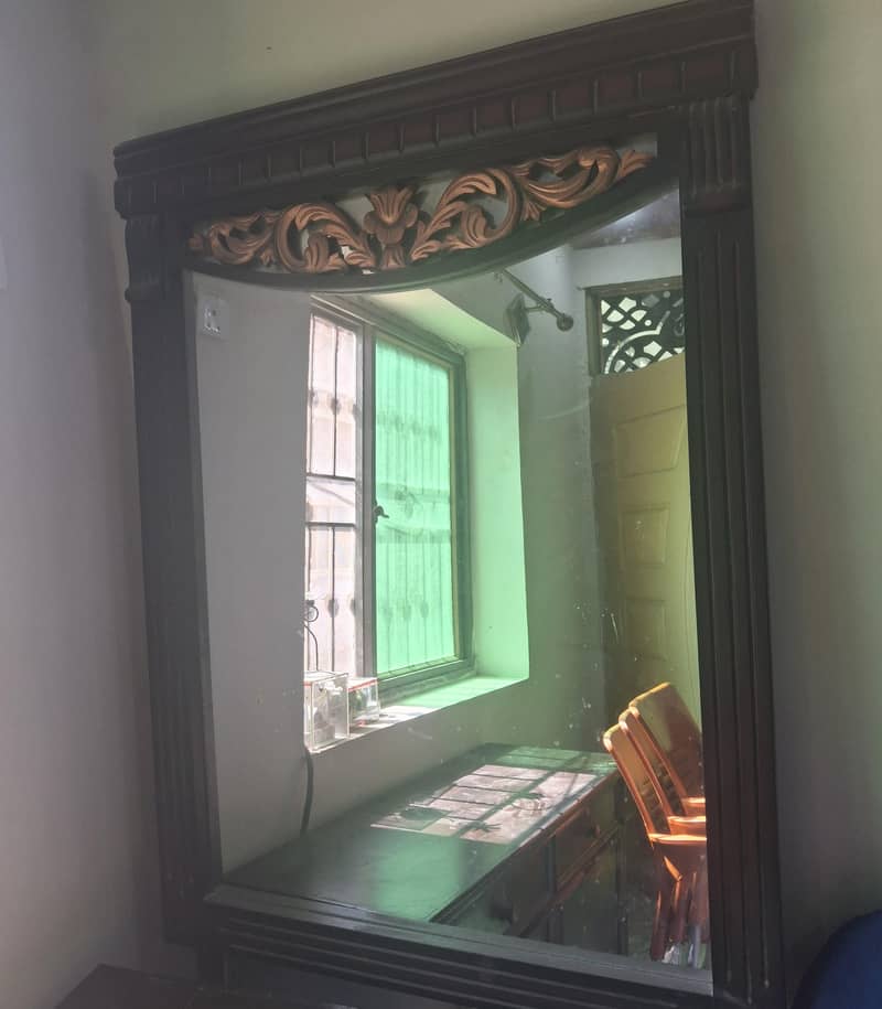 Dressing table, showcase 1