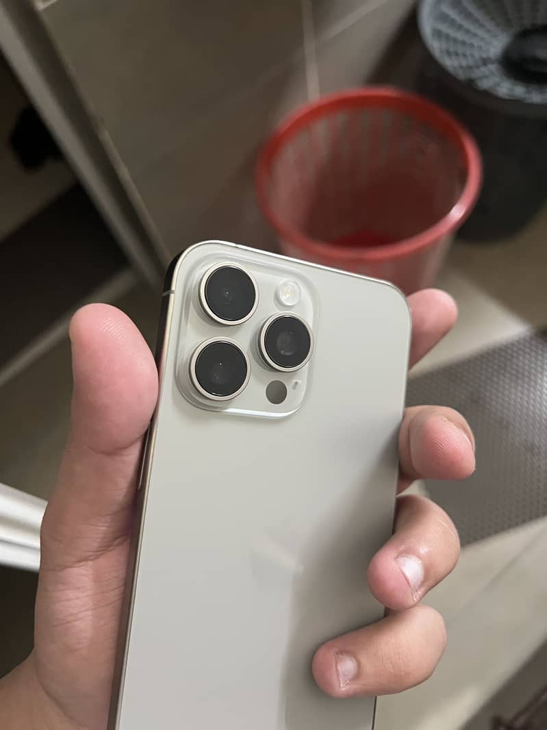 Apple iPhone 15 Pro Max 0