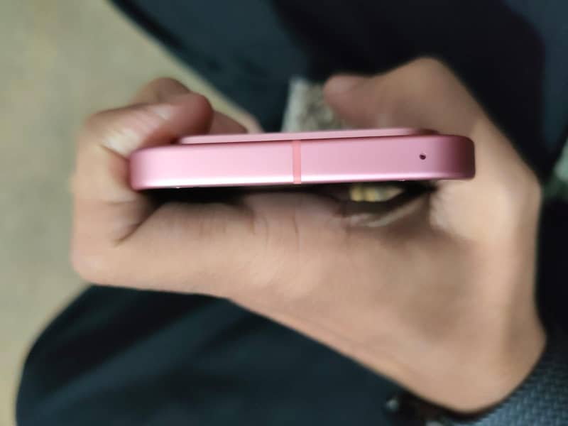 Google Pixel 9 4
