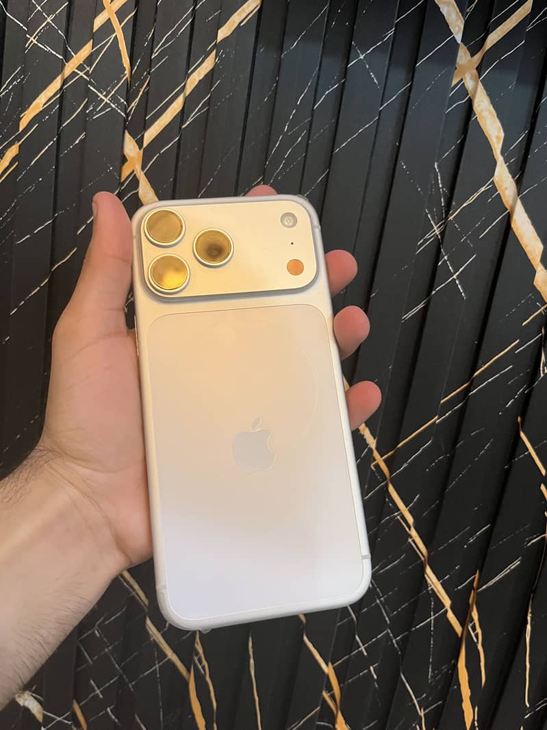 Apple iPhone 17 Pro Max 2