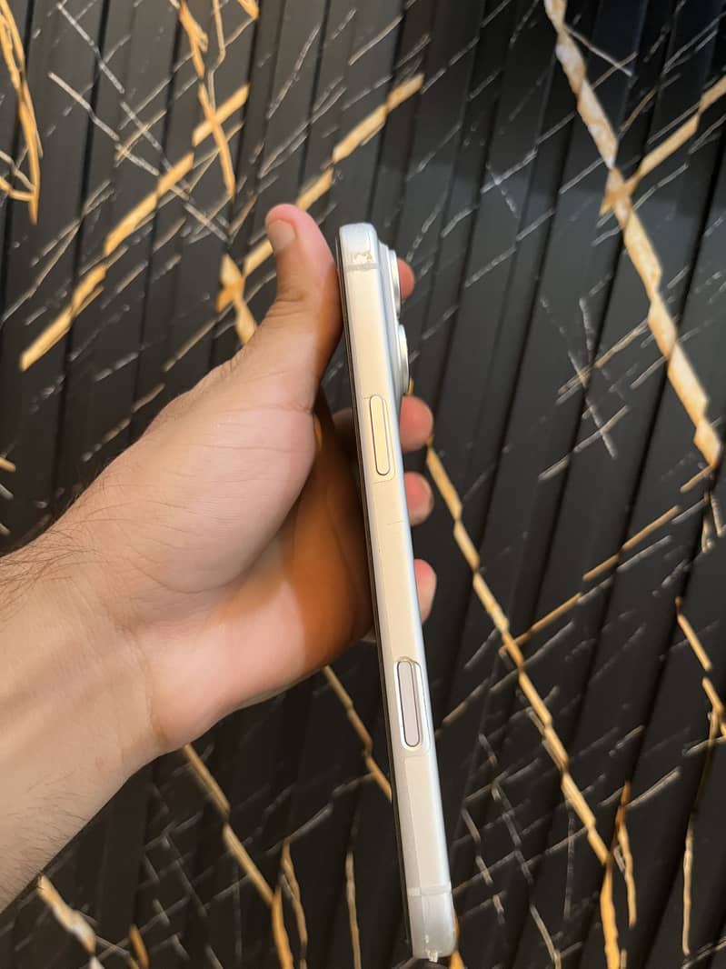 Apple iPhone 17 Pro Max 4