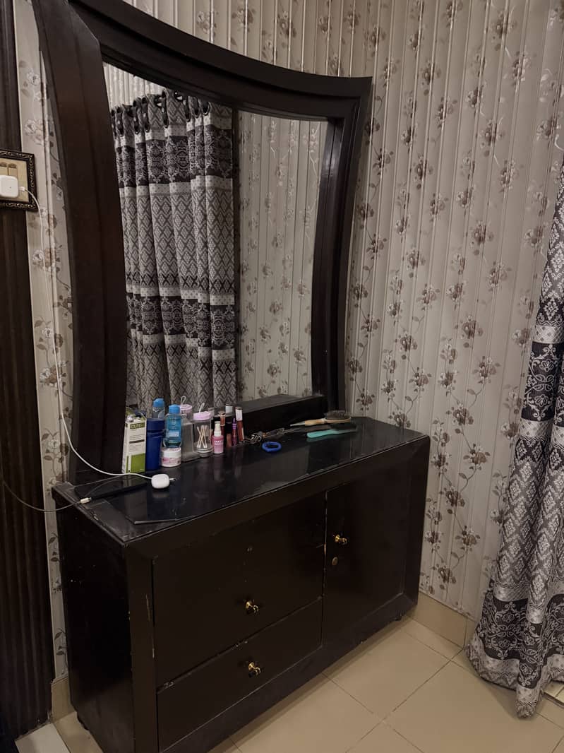 Dressing table / dresser 1