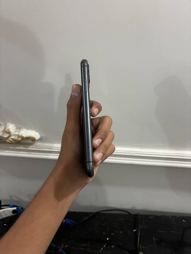 Apple iPhone 11 3