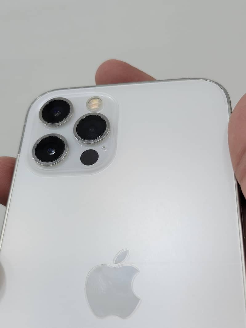 Apple iPhone 12 Pro 3