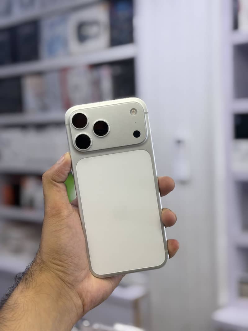 Apple iPhone 17 Pro Max 1
