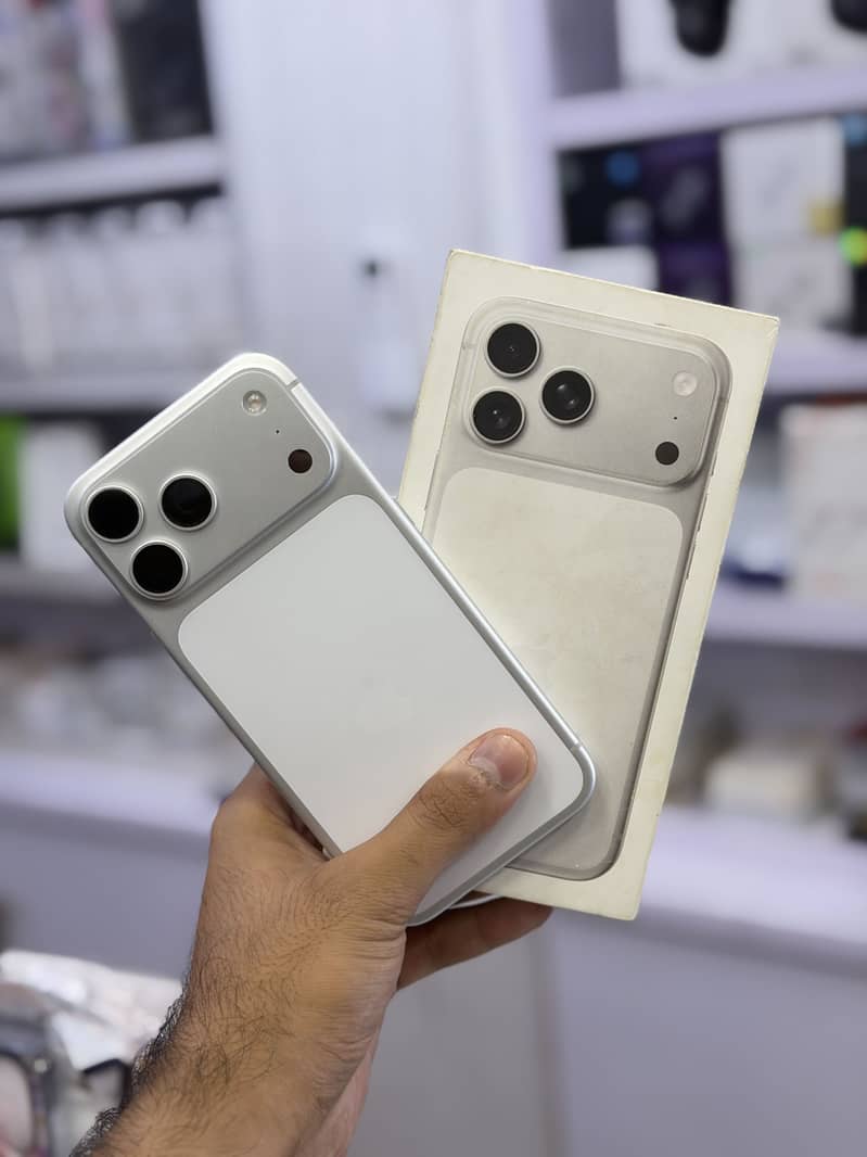 Apple iPhone 17 Pro Max 3