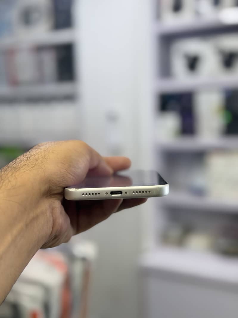 Apple iPhone 17 Pro Max 4