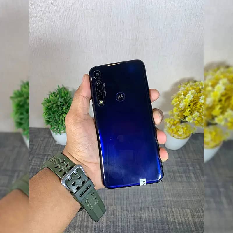 Moto G8 plus 3