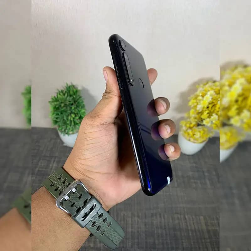 Moto G8 plus 4