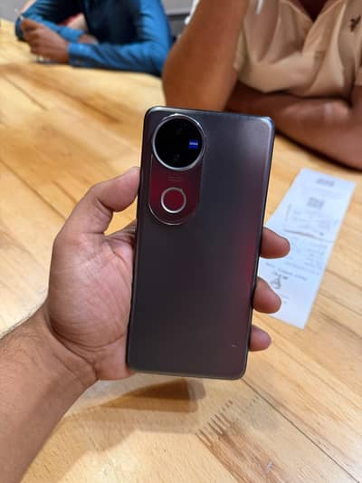 Vivo V50