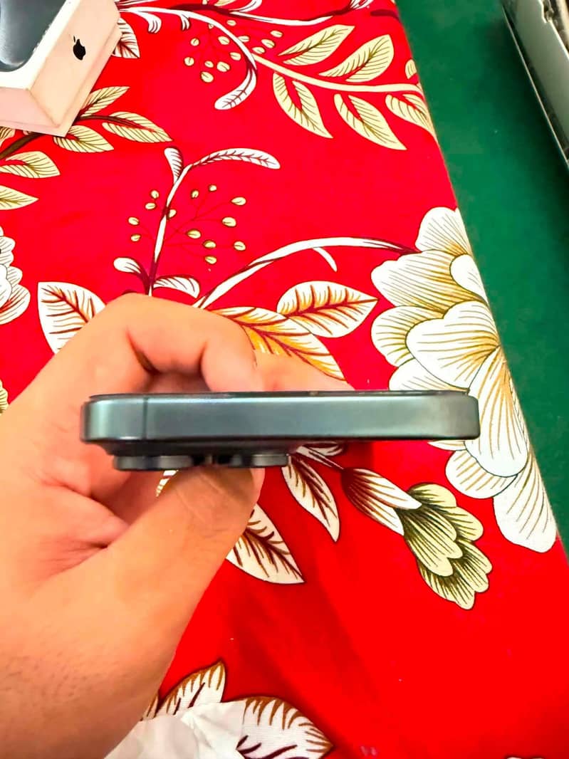 Apple iPhone 15 Pro Max 5