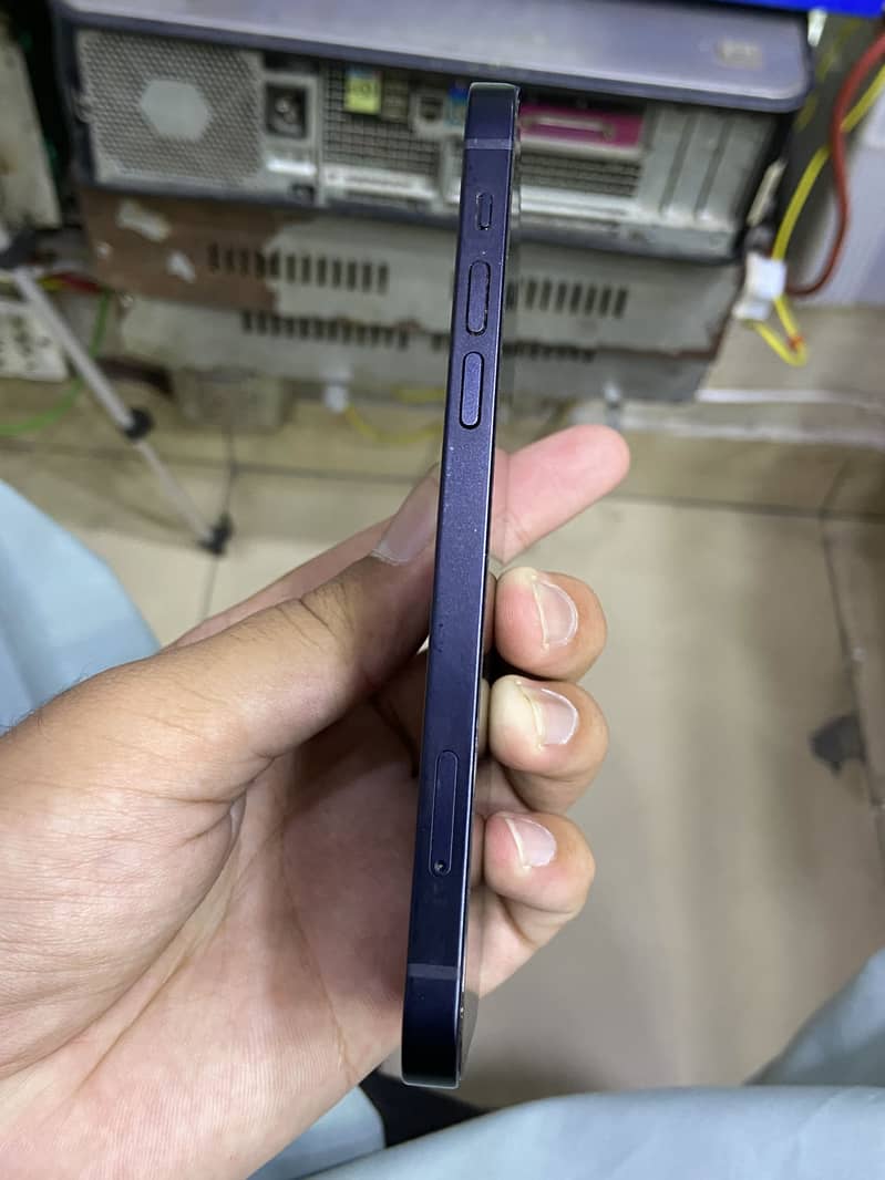 Apple iPhone 12 2